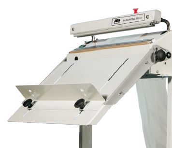 Magneta 421 MG Worktable & bag support