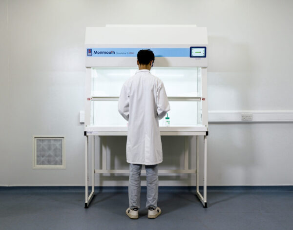 MonSci-Product-Fume-Cupboard-02-1400×1100